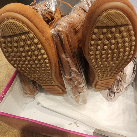 Tam Button Fringe Boots - Picture 2 of 3